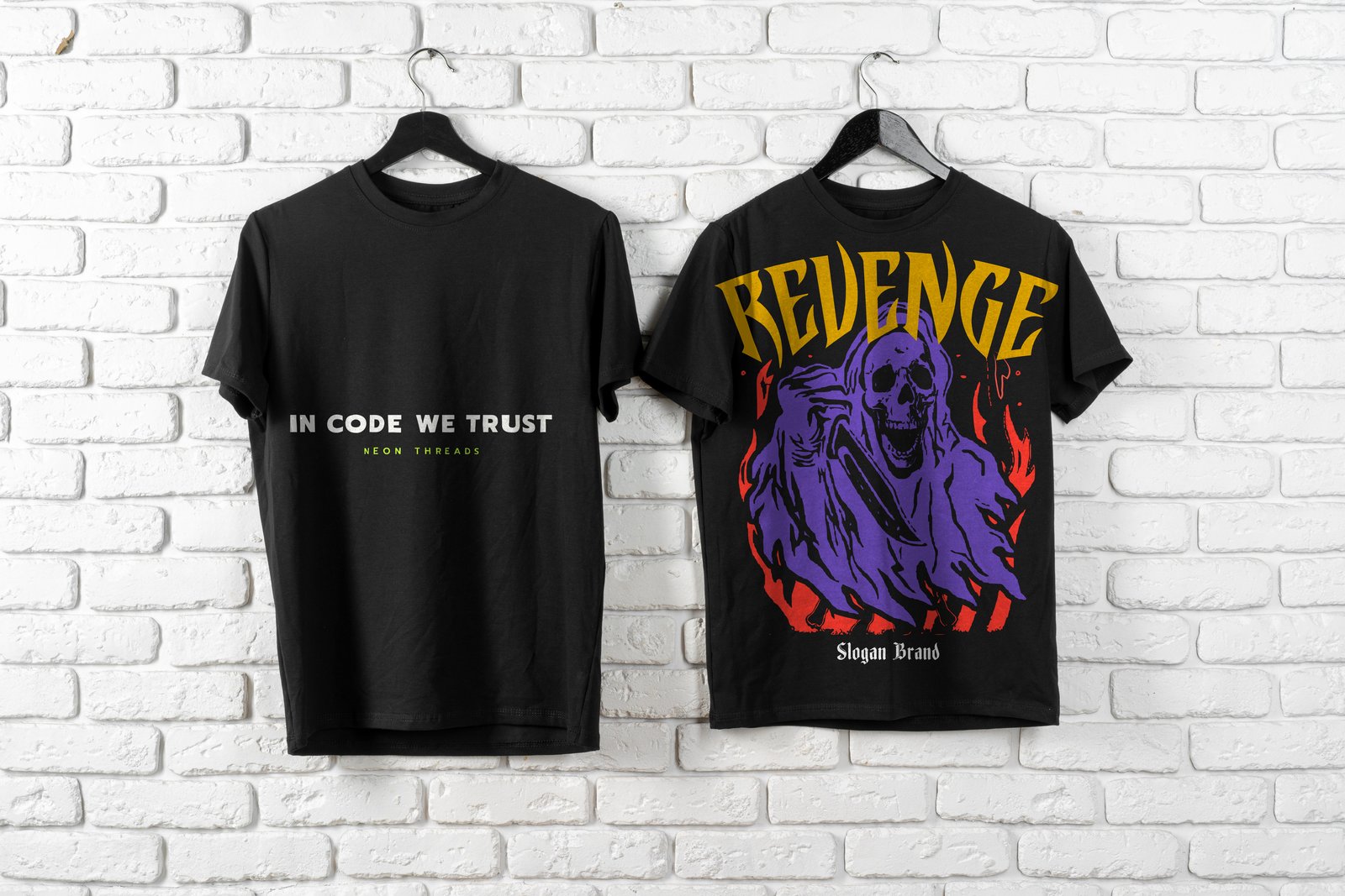 T-shirt Neon Threads — drop IN CODE WE TRUST e REVENGE su muro di mattoni